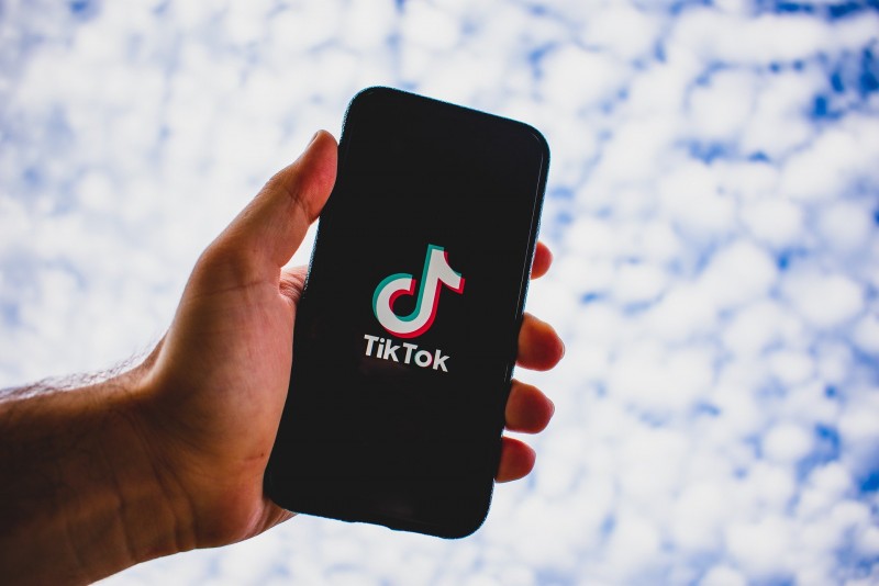 Ar trebuie sa apelati la Tik Tok pentru a primi sfaturi financiare gratuite?