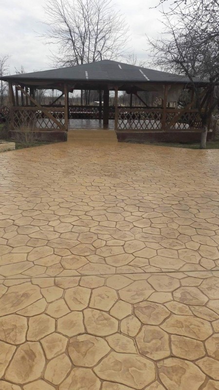 Pret beton amprentat